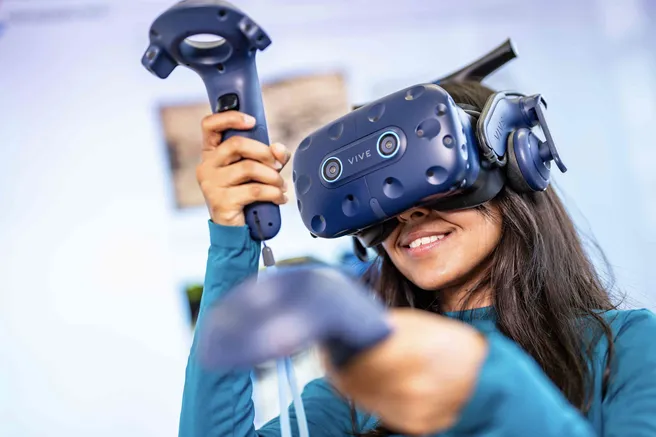 A person is looking through VR-glasses.