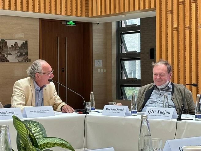 Prof. Magel bei seinem Vortrag, Max Josef Strauß, ältester Sohn von F.J. Strauß